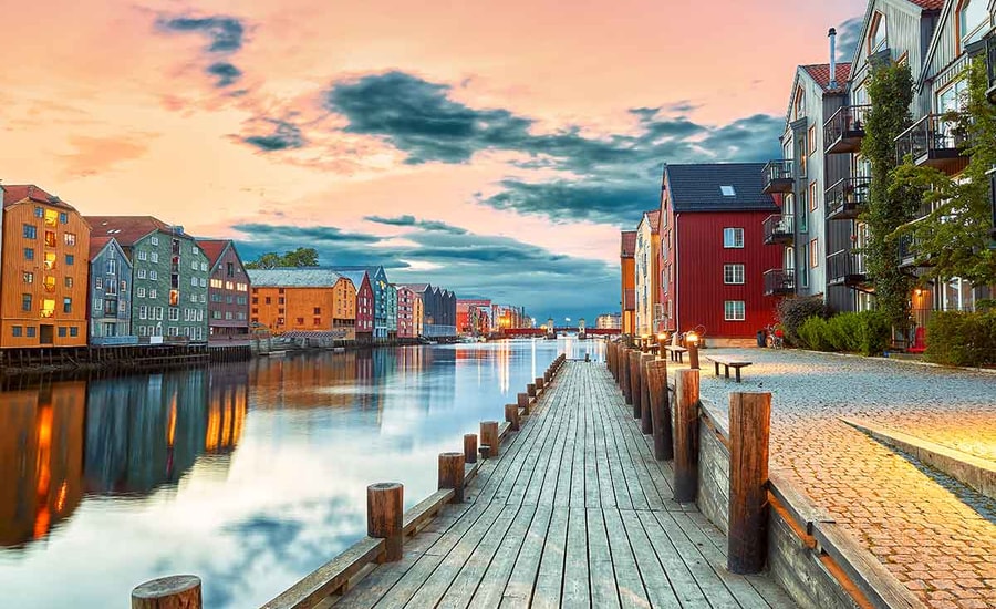 Kveld ved Nidelva i Trondheim, til illustrasjon for om BN Bank