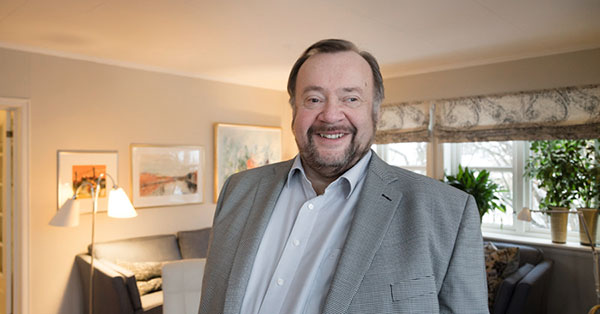 Marvin Wiseth står i stue og er leder for seniorsaken