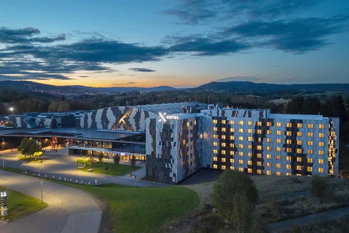 Hellerudsletta med grønt areal rundt